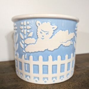 Vintage Haegar USA 78 - 1 Lamb Pale Blue Jumping over Fence Round Planter Rare
